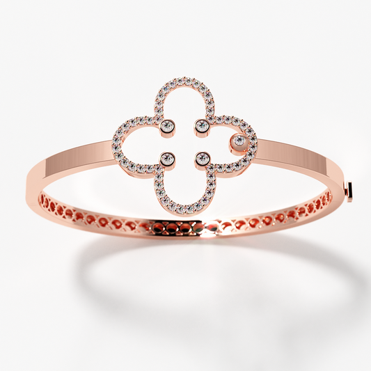 Shaped just like the four-leaf clover, with jewels marking the four points created inside. Set on a rose gold band the piece is chic and eloquent.